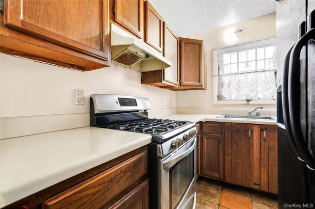 2069 Seward Avenue, Bronx, NY 10473