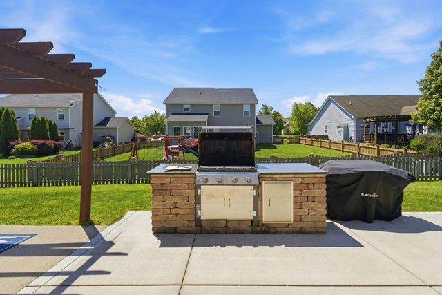 8877 Woodside Street, Canal Winchester, OH 43110