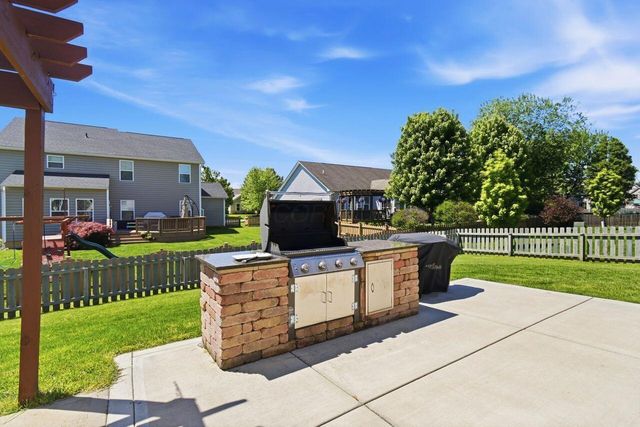 8877 Woodside Street, Canal Winchester, OH 43110