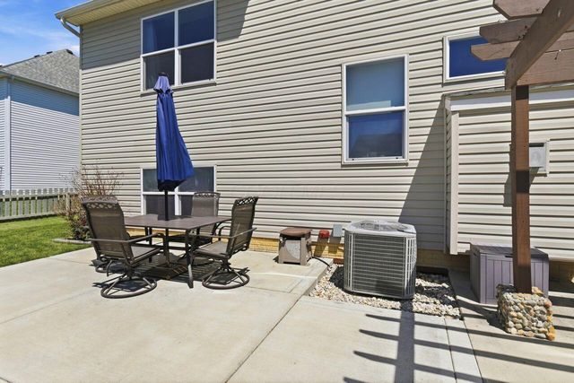 8877 Woodside Street, Canal Winchester, OH 43110