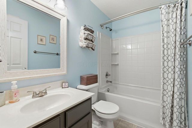 8877 Woodside Street, Canal Winchester, OH 43110