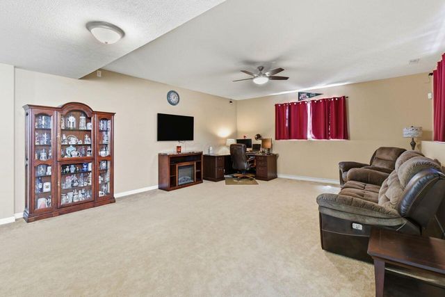 8877 Woodside Street, Canal Winchester, OH 43110