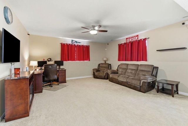 8877 Woodside Street, Canal Winchester, OH 43110