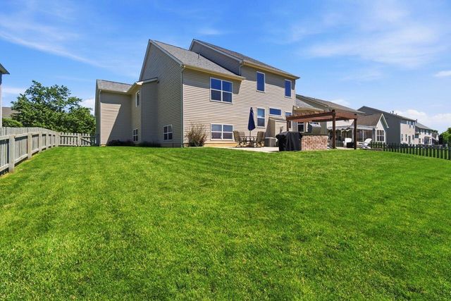 8877 Woodside Street, Canal Winchester, OH 43110