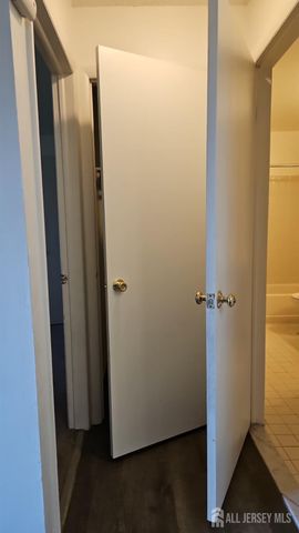 909 ravens crest Drive E, Plainsboro, NJ 08536