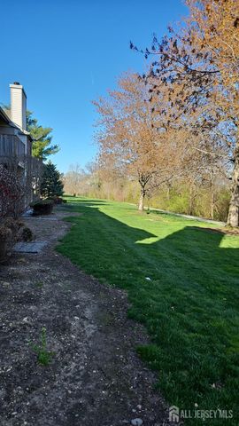 909 ravens crest Drive E, Plainsboro, NJ 08536