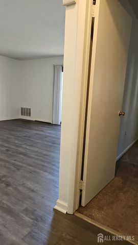 909 ravens crest Drive E, Plainsboro, NJ 08536