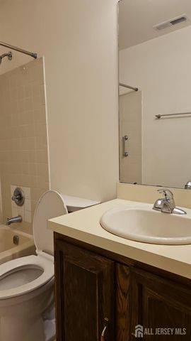 909 ravens crest Drive E, Plainsboro, NJ 08536