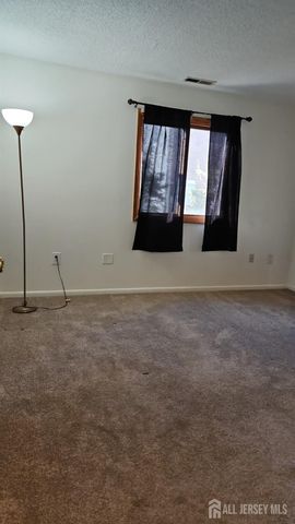 909 ravens crest Drive E, Plainsboro, NJ 08536