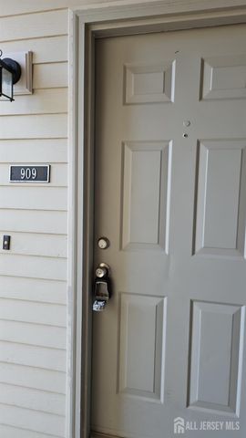 909 ravens crest Drive E, Plainsboro, NJ 08536
