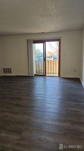 909 ravens crest Drive E, Plainsboro, NJ 08536