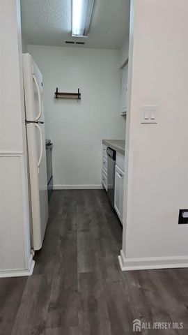 909 ravens crest Drive E, Plainsboro, NJ 08536
