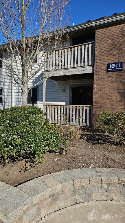 909 ravens crest Drive E, Plainsboro, NJ 08536