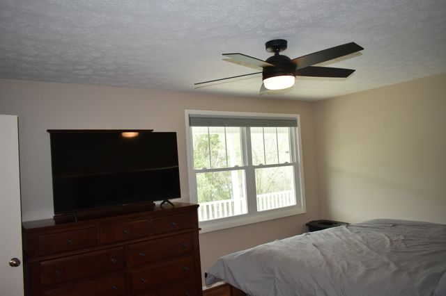 115 Harris Hollow Rd, Pleasant Shade, TN 37145