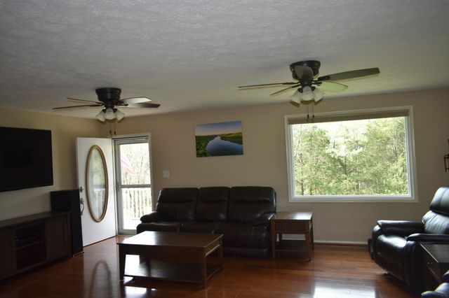 115 Harris Hollow Rd, Pleasant Shade, TN 37145
