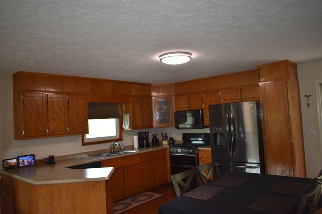 115 Harris Hollow Rd, Pleasant Shade, TN 37145