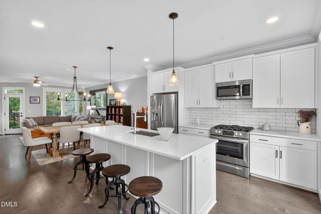 1610 Draper View Loop 102, Raleigh, NC 27608