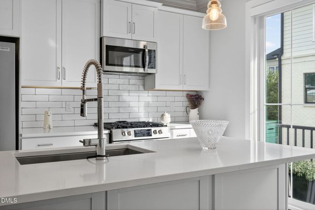 1610 Draper View Loop 102, Raleigh, NC 27608