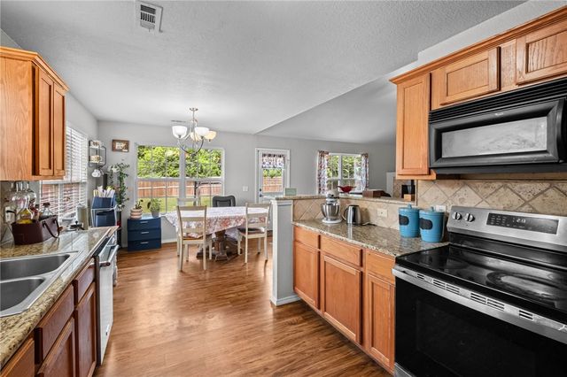 8 Hebrides Drive, Bella Vista, AR 72715