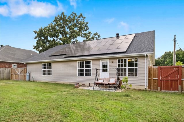 8 Hebrides Drive, Bella Vista, AR 72715