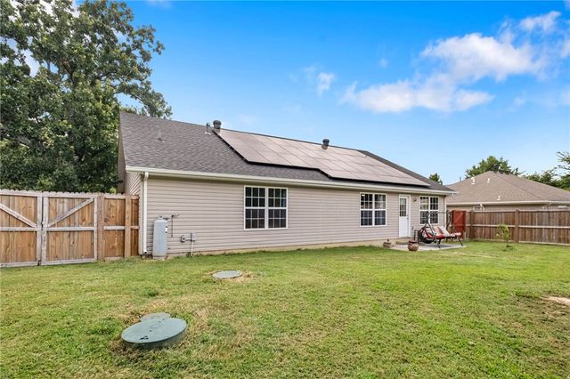 8 Hebrides Drive, Bella Vista, AR 72715