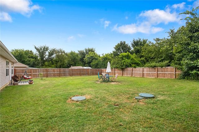 8 Hebrides Drive, Bella Vista, AR 72715