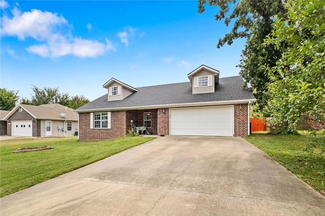 8 Hebrides Drive, Bella Vista, AR 72715