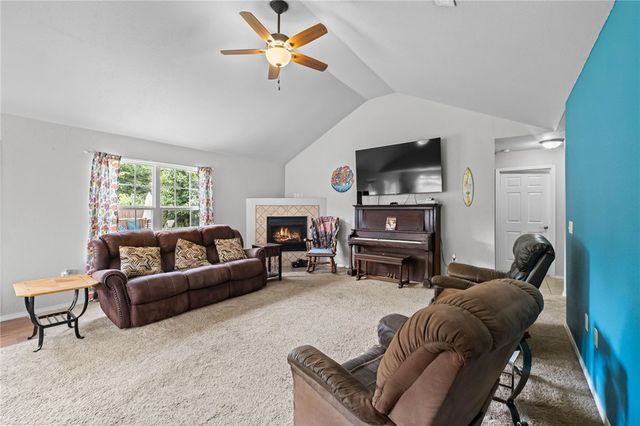 8 Hebrides Drive, Bella Vista, AR 72715