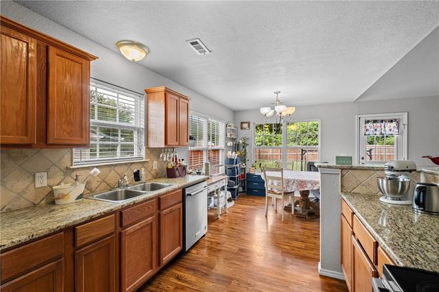8 Hebrides Drive, Bella Vista, AR 72715
