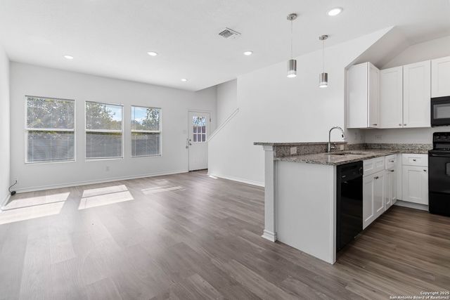 6942 Crestway Rd, San Antonio, TX 78239