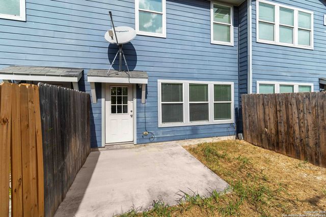 6942 Crestway Rd, San Antonio, TX 78239