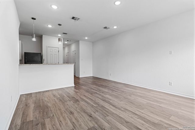 6942 Crestway Rd, San Antonio, TX 78239