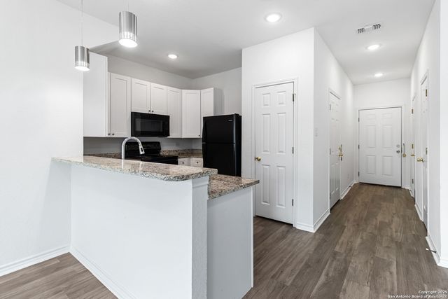 6942 Crestway Rd, San Antonio, TX 78239