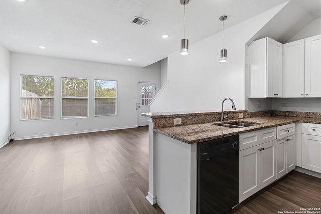 6942 Crestway Rd, San Antonio, TX 78239