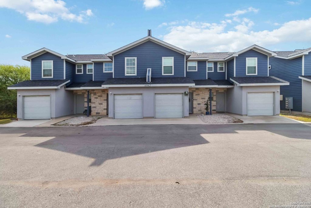 6942 Crestway Rd, San Antonio, TX 78239
