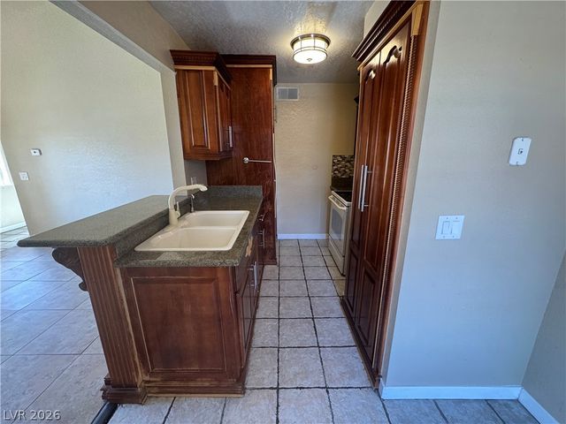 3976 Colors Court 39, Las Vegas, NV 89103