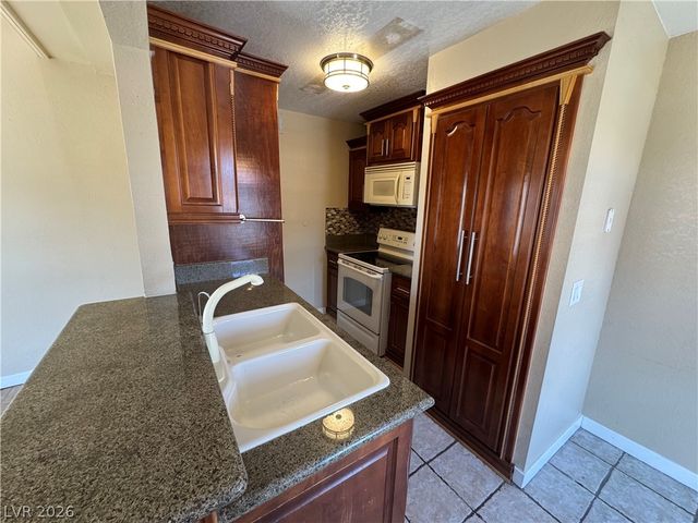 3976 Colors Court 39, Las Vegas, NV 89103