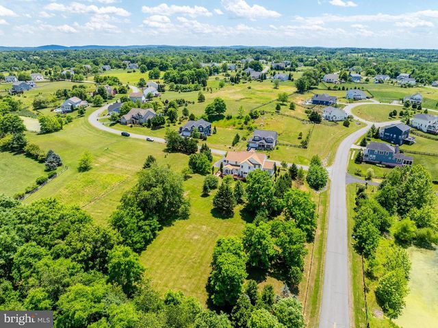 38770 DUTCHMANS KNOLL DR, Lovettsville, VA 20180