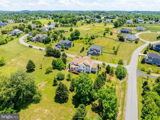 38770 DUTCHMANS KNOLL DR, Lovettsville, VA 20180