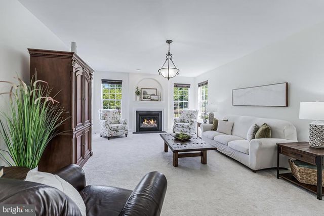 38770 DUTCHMANS KNOLL DR, Lovettsville, VA 20180