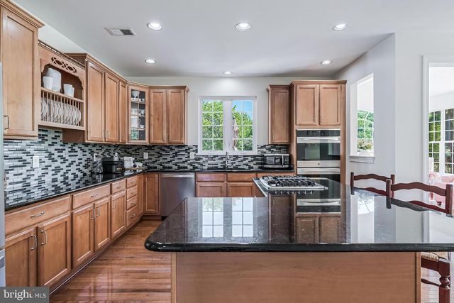 38770 DUTCHMANS KNOLL DR, Lovettsville, VA 20180