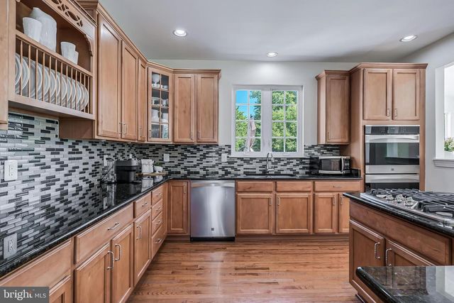 38770 DUTCHMANS KNOLL DR, Lovettsville, VA 20180
