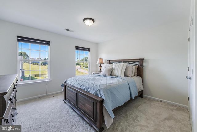 38770 DUTCHMANS KNOLL DR, Lovettsville, VA 20180