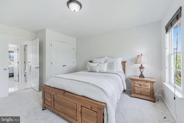 38770 DUTCHMANS KNOLL DR, Lovettsville, VA 20180