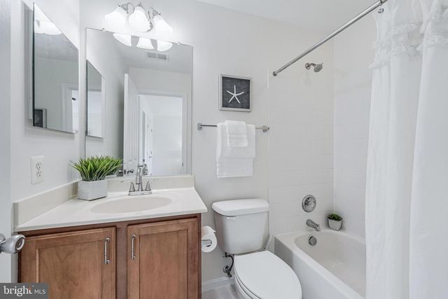 38770 DUTCHMANS KNOLL DR, Lovettsville, VA 20180