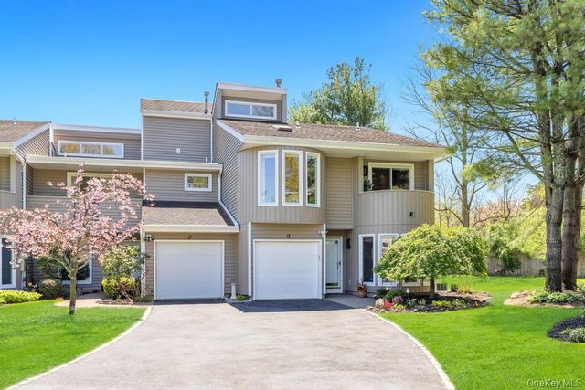 12 Kristin Lane, Hauppauge, NY 11788