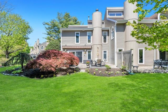 12 Kristin Lane, Hauppauge, NY 11788