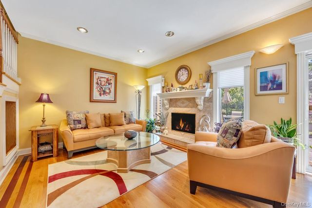 12 Kristin Lane, Hauppauge, NY 11788