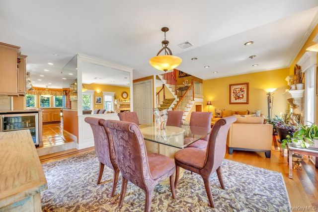 12 Kristin Lane, Hauppauge, NY 11788