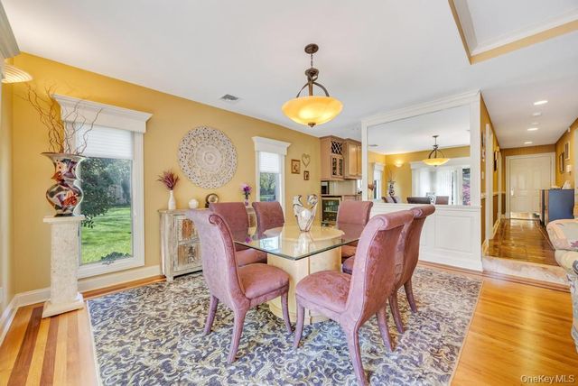 12 Kristin Lane, Hauppauge, NY 11788